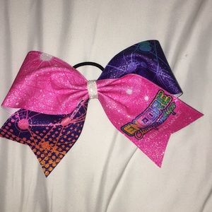 Cheer bow
